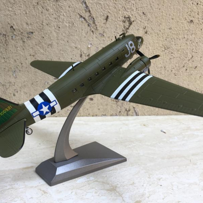 Mô hình máy bay Vận tải C-47 tỷ lệ 1:100
