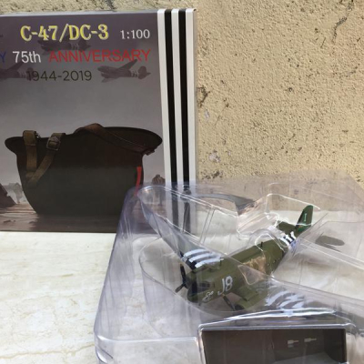 Mô hình máy bay Vận tải C-47 tỷ lệ 1:100