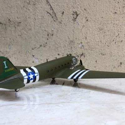 Mô hình máy bay Vận tải C-47 tỷ lệ 1:100