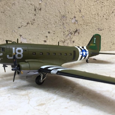 Mô hình máy bay Vận tải C-47 tỷ lệ 1:100