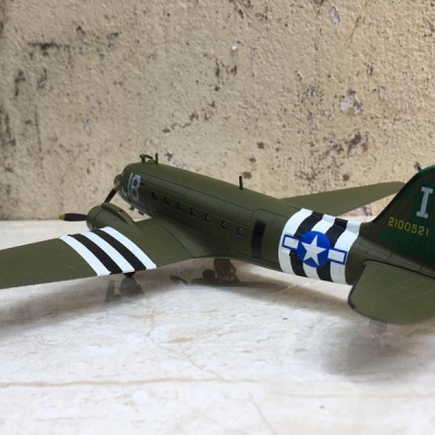 Mô hình máy bay Vận tải C-47 tỷ lệ 1:100