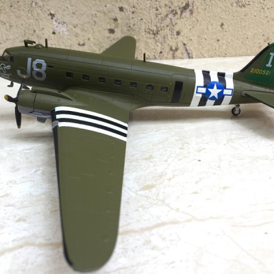 Mô hình máy bay Vận tải C-47 tỷ lệ 1:100