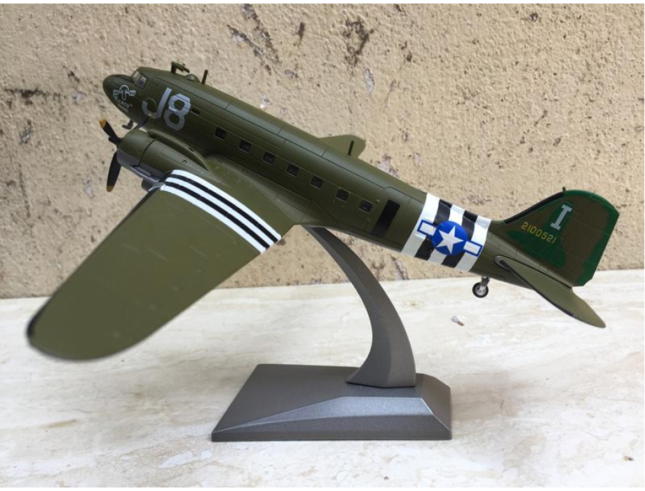 Mô hình máy bay Vận tải C-47 tỷ lệ 1:100 Mô hình máy bay Vận tải C-47 tỷ lệ 1:100