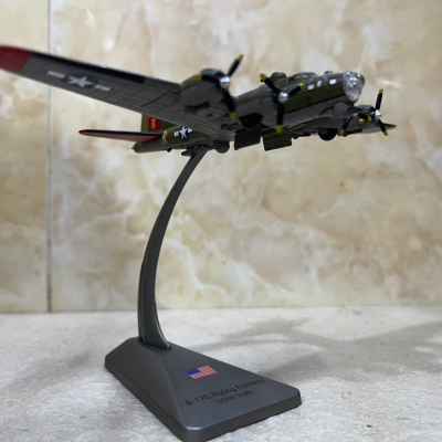 ​Mô hình Pháo Đài bay Boeing B-17 Flying Fortress Tỷ lệ 1:200