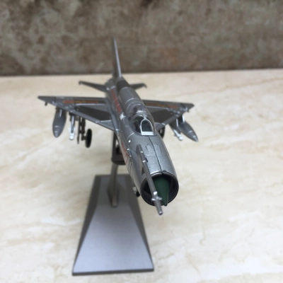 Mô hình tĩnh Máy bay MIG 21 tỷ lệ 1:72