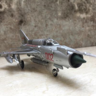 Mô hình tĩnh Máy bay MIG 21 tỷ lệ 1:72