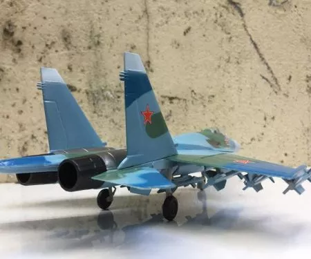 Mô Hình tĩnh Máy bay (Nga) - Tiêm kích ném bom SU-37 1:72
