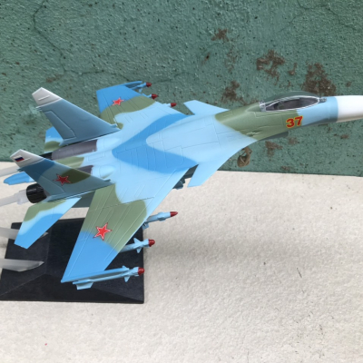 Mô Hình tĩnh Máy bay (Nga) - Tiêm kích ném bom SU-37 1:72
