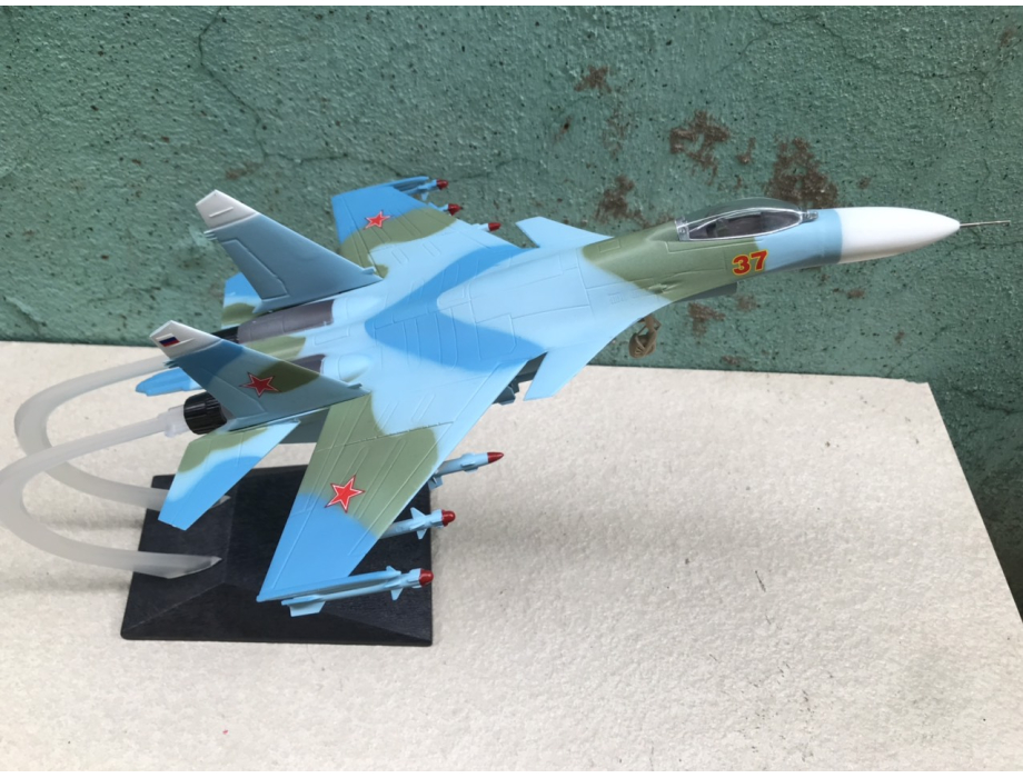 Mô Hình tĩnh Máy bay (Nga) - Tiêm kích ném bom SU-37 1:72 Mô Hình tĩnh Máy bay (Nga) - Tiêm kích ném bom SU-37 1:72