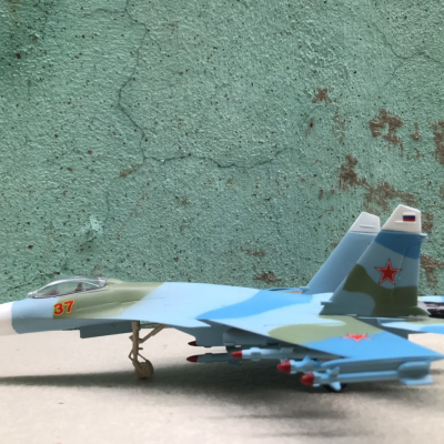 Mô Hình tĩnh Máy bay (Nga) - Tiêm kích ném bom SU-37 1:72