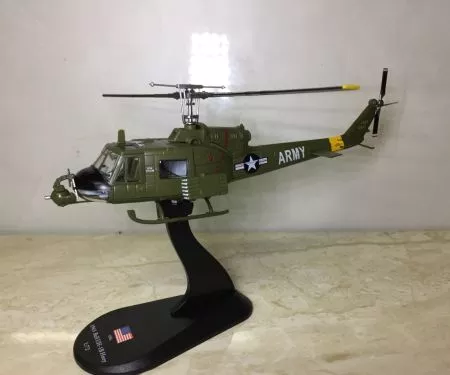 ​Mô Hình tĩnh Máy bay Trực Thăng  UH-1B Hugh 1:72