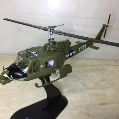 Mô hình tĩnh Máy bay Trực Thăng  UH-1B Hugh 1:72