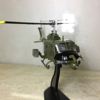 Mô hình tĩnh Máy bay Trực Thăng  UH-1B Hugh 1:72