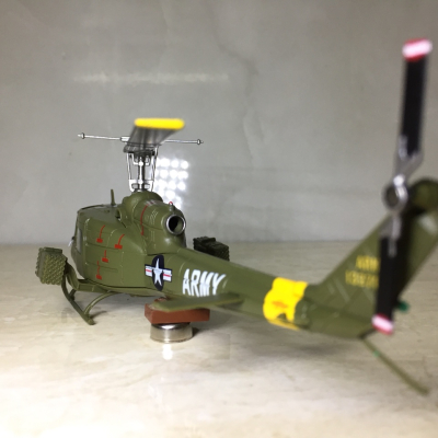Mô hình tĩnh Máy bay Trực Thăng  UH-1B Hugh 1:72