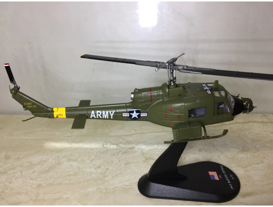 Mô hình tĩnh Máy bay Trực Thăng  UH-1B Hugh 1:72