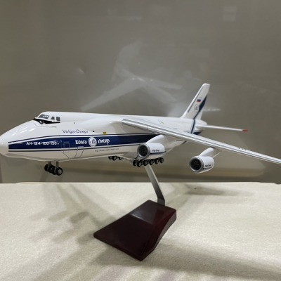 ​Mô Hình trang trí máy bay Vận Tải AN-124 tỷ lệ 1:200 Nhựa ABS (MB200AN124)