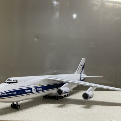 ​Mô Hình trang trí máy bay Vận Tải AN-124 tỷ lệ 1:200 Nhựa ABS (MB200AN124)