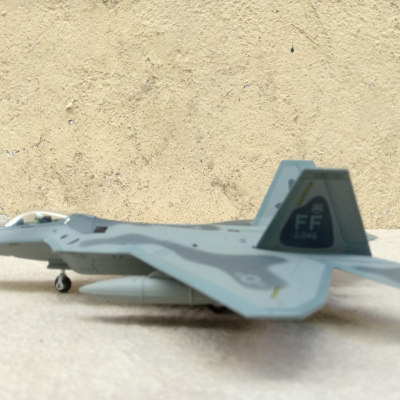 ​Mô hình trưng bày Máy bay F-22 Raptor tỷ lệ 1:100
