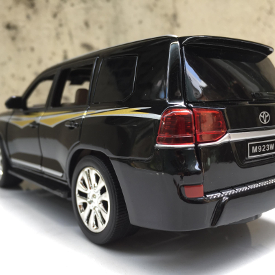 Đồ chơi mô hình xe Ô TÔ TOYOTA land Cruiser tỳ lệ 1:24