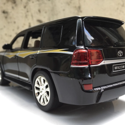 Đồ chơi mô hình xe Ô TÔ TOYOTA land Cruiser tỳ lệ 1:24