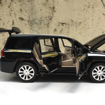 Đồ chơi mô hình xe Ô TÔ TOYOTA land Cruiser tỳ lệ 1:24