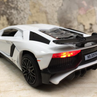Mô hình xe Ô TÔ Lamborghini Aventador SV tỷ lệ 1:32
