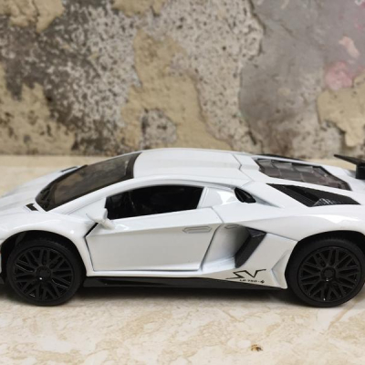 Mô hình xe Ô TÔ Lamborghini Aventador SV tỷ lệ 1:32