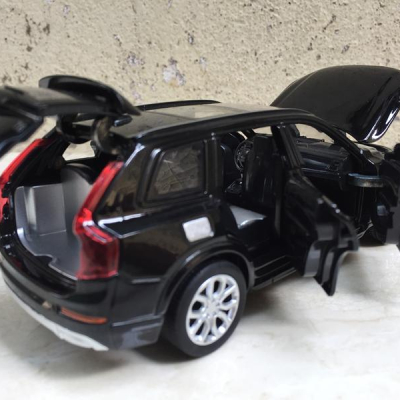 Đồ chơi mô hình xe Ô TÔ VOLVO XC90 tỉ lệ 1:32