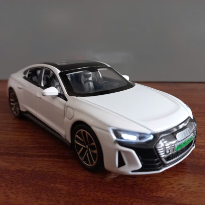 ​Mô hình xe Audi RS E-tron GT  tỷ lệ 1:32