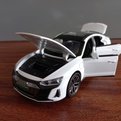 ​Mô hình xe Audi RS E-tron GT  tỷ lệ 1:32