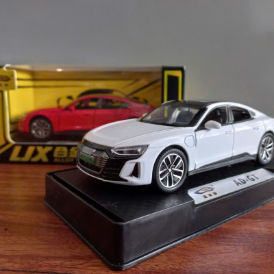 ​Mô hình xe Audi RS E-tron GT  tỷ lệ 1:32