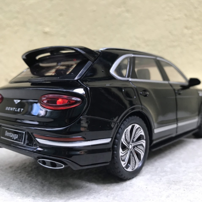 Mô hình xe Bently BENTAYGA 2022 tỷ lệ 1:24