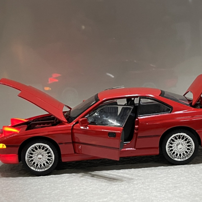 Mô hình xe BMW Coupe 850-CSi tỷ lệ 1:24
