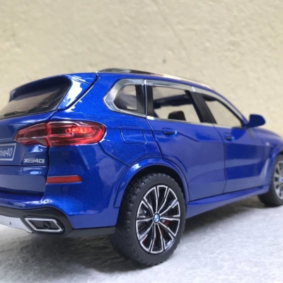 Mô hình xe BMW X5 xDrive40i tỷ lệ 1:24