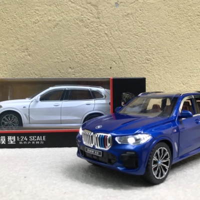 Mô hình xe BMW X5 xDrive40i tỷ lệ 1:24