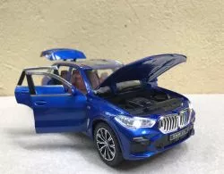 ​Mô hình xe BMW X5 xDrive40i tỷ lệ 1:24