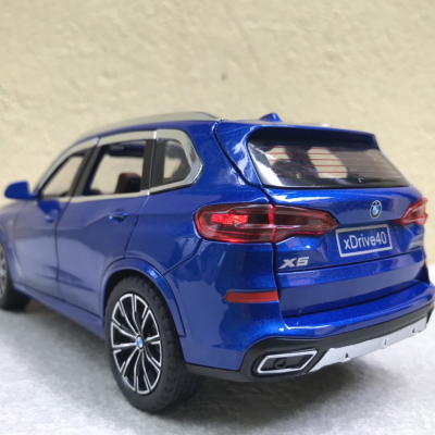 Mô hình xe BMW X5 xDrive40i tỷ lệ 1:24