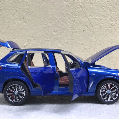 Mô hình xe BMW X5 xDrive40i tỷ lệ 1:24