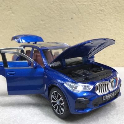 Mô hình xe BMW X5 xDrive40i tỷ lệ 1:24