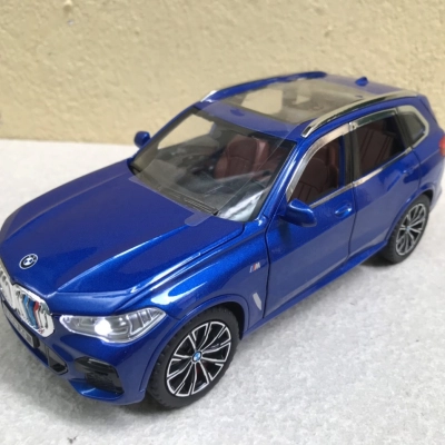 Mô hình xe BMW X5 xDrive40i tỷ lệ 1:24