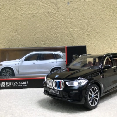 Mô hình xe BMW X5 xDrive40i tỷ lệ 1:24