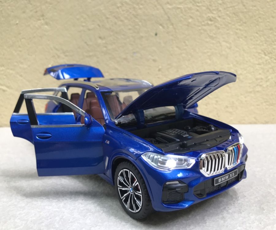 ​Mô hình xe BMW X5 xDrive40i tỷ lệ 1:24