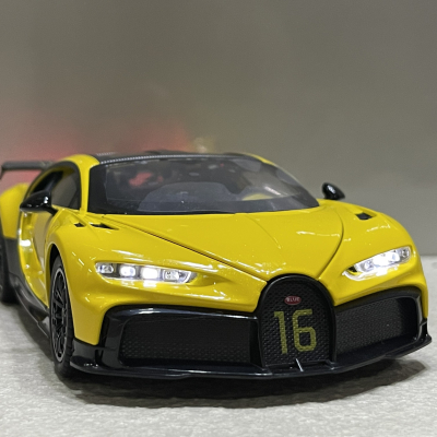 ​Mô hình xe Bugatti Chiron Pur Sport tỷ lệ 1:24