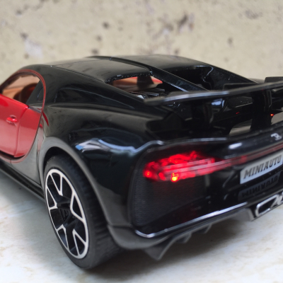 Mô hình xe Bugatti Chiron Sport  tỷ lệ: 1:32