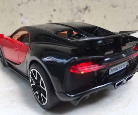 ​Mô hình xe Bugatti Chiron Sport  tỷ lệ: 1:32