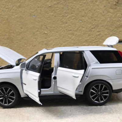 Mô hình xe CADILLAC Escalade  tỷ lệ 1:24