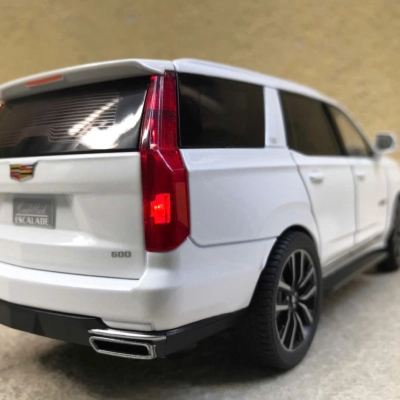 Mô hình xe CADILLAC Escalade  tỷ lệ 1:24