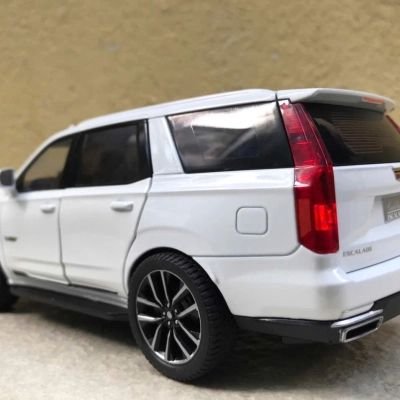 Mô hình xe CADILLAC Escalade  tỷ lệ 1:24