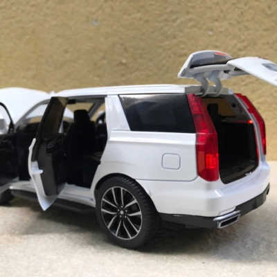 Mô hình xe CADILLAC Escalade  tỷ lệ 1:24