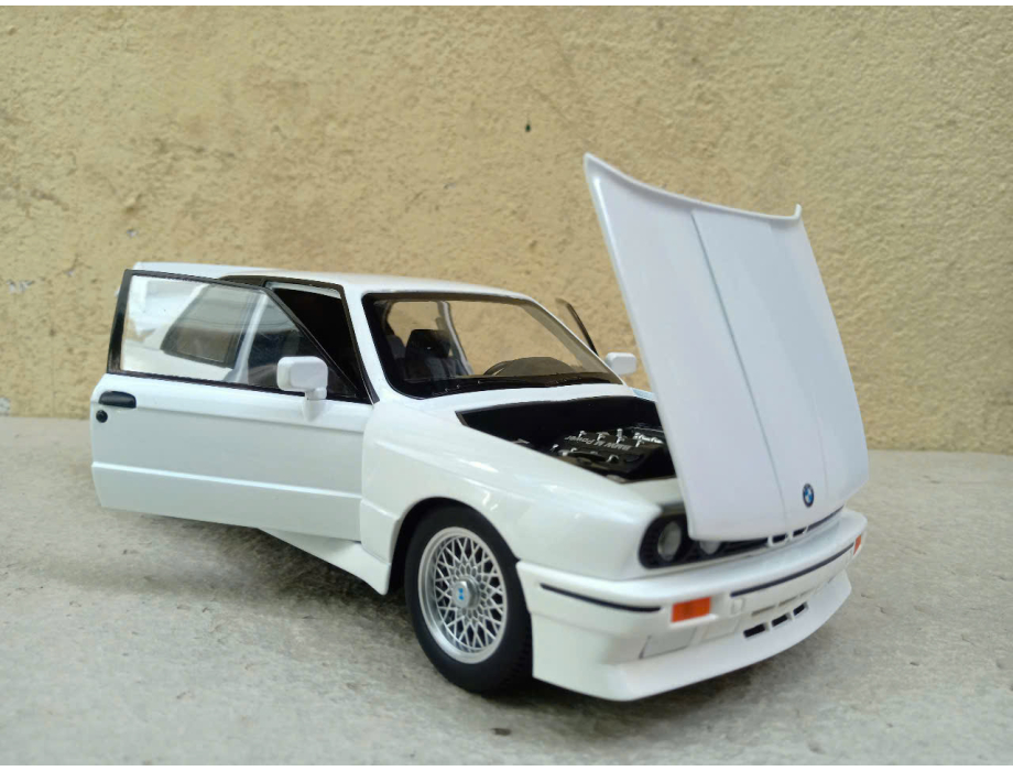Mô hình xe cổ BMW M3 Sport Evolution 1986 tỷ lệ 1:24 Mô hình xe cổ BMW M3 Sport Evolution 1986 tỷ lệ 1:24